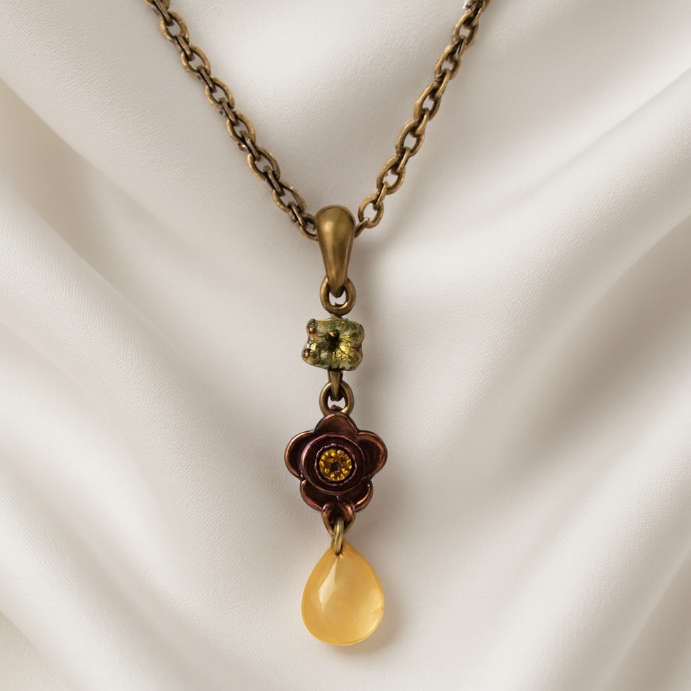 Antique-Style Crystal Flower Charm Pendant Necklace - Women's Fashion Jewelry